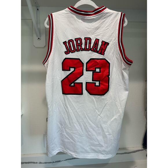 Authentic Vintage 1995-1996 Michael Jordan Chicago Bulls Jersey Size Large (44) - Picture 6 of 9